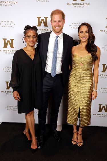 Le prince Harry, son épouse Meghan Markle et la mère de celle-ci, Doria Ragland, lors des Ms. Foundation Women of Vision Awards à New York, le 16 mai 2023.