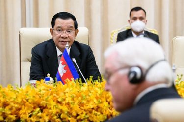 Samdech Hun Sen, Premier ministre du Cambodge, lors de la réunion de la délégation avec le président allemand Frank-Walter Steinmeier au Palais de la Paix, la résidence officielle du Premier Ministre, le 15 février 2023. Le président Steinmeier et son épouse étaient en visite au Cambodge et en Malaisie lors d'un voyage de cinq jours en Asie du Sud-Est.