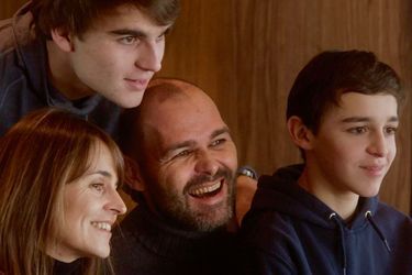 Scène du film avec Virginie, Olivier et leurs fils, Clément, 17 ans, et Louis, 14 ans.