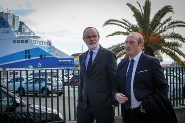 Laurent Marcangeli, chef des députés Horizons et leader de l’opposition de droite dans l’île, avec Édouard Philippe, le 16 février 2022 à Ajaccio.