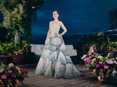 Nathalie Portman sur la terrasse Chopard de l’hôtel Martinez. Bijoux Chopard et mise en beauté Dior Beauté.