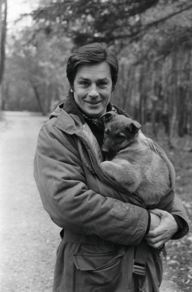 L’amoureux des chiens, chez lui, à Douchy, en 1976.