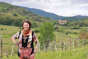 Sylvie Spielmann, un sacré personnage, ici sur le plus petit des grands crus d’Alsace : le Kanzlerberg.