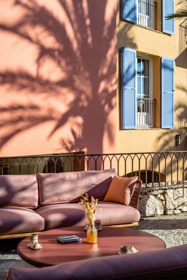 Au Byblos, la terrasse du spa Sisley est le lieu idéal pour une petite séance de méditation face à la baie de Saint-Tropez.