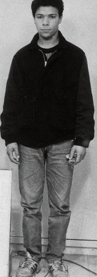 Khaled Kelkal, délinquant lyonnais impliqué dans les attentats qui ensanglantent la France à l’été 1995. Photographié par la police en 1990.