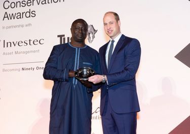 En 2019, à Londres, il reçoit le Tusk Award for Conservation in Africa des mains du prince William.