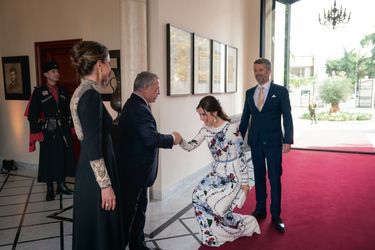 La reine Rania et le roi Abdallah II accueillent le prince Frederik de Danemark et son épouse, Mary.