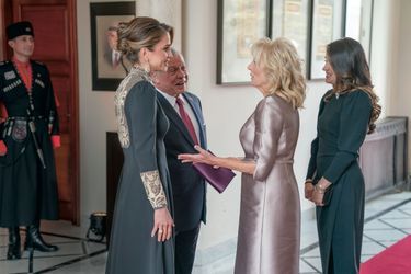 Retrouvailles du couple royal jordanien avec Jill Biden, première dame des États-Unis et amie de longue date de la reine Rania, venue avec sa fille Ashley Blazer Biden.