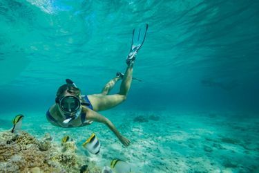 En Polynésie avec les poissons cochers pendant le tournage de « Bleu ».