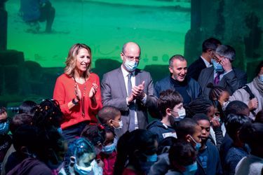 Avec Jean-Michel Blanquer et Élie Semoun, à l’Aquarium de Paris en novembre 2021. Deux ans plus tôt, le ministre l’a nommée ambassadrice de l’éducation à la mer et des classes de mer auprès de l’Éducation nationale.