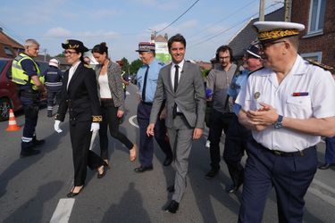 Le 6 juin, lors d’un contrôle routier avec la sous-préfète, Sonia Hasni (à g.), Jean-François Dutheil, directeur général adjoint des douanes (en blanc).