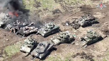 Le gouvernement russe a publié sur les réseaux sociaux des images de blindés ukrainiens visiblement tombés sur une zone minée près de Zaporijjia. Un char Leopard, livré par les Occidentaux, serait détruit.