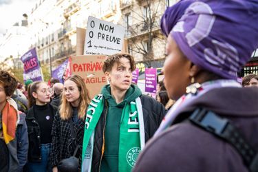 Adèle Haenel en mars 2022 participe à la marche contre les violences faites aux femmes à Paris.