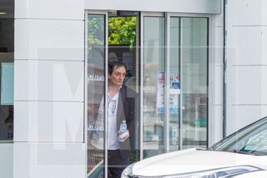 Le 26 juin à Bordeaux, à la sortie d’une pharmacie où il a acheté des tests de dépistage de drogue à la suite de la publication de la vidéo le montrant dans une discothèque.