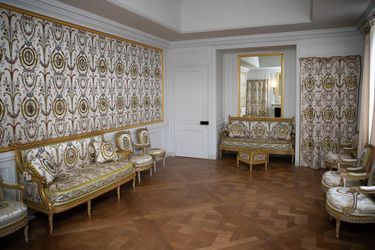 Le cabinet du Billard, que la souveraine fit transformer en salon de compagnie, a retrouvé son mobilier d’origine, dont deux canapés et six fauteuils de l’ébéniste Georges Jacob