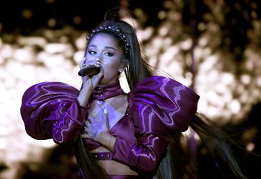 Ariana Grande sur la scène de Coachella, en Californie, le 14 avril 2019.