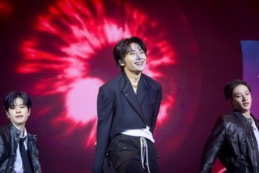 Seungmin, I.N et Bang Chan du groupe Stray Kids sur la scène du festival de Lollapalooza, à Paris, le 21 juillet 2023.