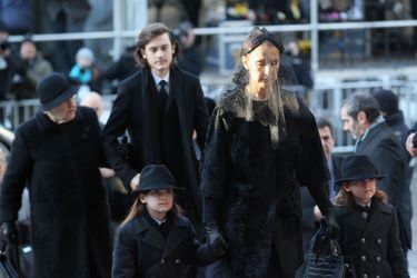 Céline Dion, avec ses trois enfants, Nelson, René-Charles et Eddy, lors des funérailles de René Angélil, le 22 janvier 2016, à Montréal.