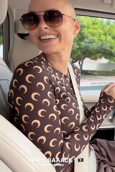 Apres l annonce de son cancer Caroline Receveur reapparait avec le sourire