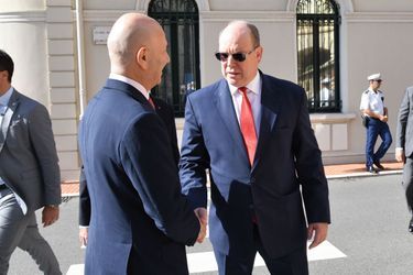 Mis sur la touche. Le prince et Laurent Anselmi, alors directeur des services judiciaires de la Principauté, en 2019.