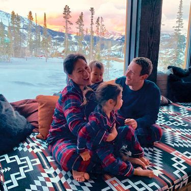 Une famille « instagrammable ». Mark avec sa femme, Priscilla Chan, et leurs filles, August et Maxima. Thanksgiving, novembre 2018.