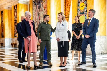 La reine Margrethe II, le prince héritier Frederik et la princesse Mary de Danemark avec le président ukrainien Volodymyr Zelensky et son épouse Olena à Copenhague, le 21 août 2023