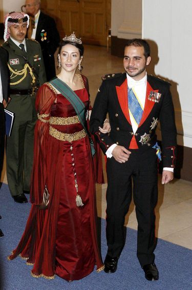 La princesse Rym et le prince Ali de Jordanie à Stockholm le 30 avril 2006 pour le dîner de gala du 60e anniversaire du roi Carl XVI Gustaf de Suède