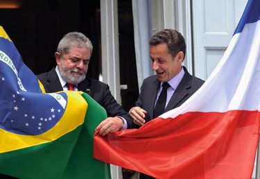 JUIN 2009 Invité par son ami Lula à l’ambassade du Brésil à Genève.