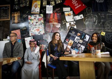 La princesse Rym de Jordanie avec la reine Rania à la Commission royale du film de Jordanie, le 7 janvier 2015