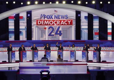 Sur les huit candidats à l’investiture républicaine, six votent leur soutien à Donald Trump même s’il est condamné par la justice. Lors d’un débat sur la chaîne Fox News, le 23 août.