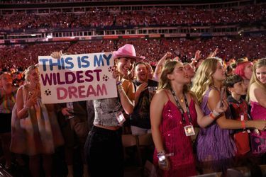 Le 7 mai à Nashville, Tennessee. Sur la pancarte d’une fan, une déclaration inspirée d’un titre : «C’est mon rêve le plus fou ».