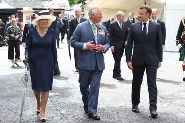 Charles III, alors prince de Galles, la reine Camilla et le président de la République Emmanuel Macron lors la commémoration du 80ème anniversaire de l'appel du 18 juin du général de Gaulle au Carlton Garden à Londres, le 18 juin 2020.