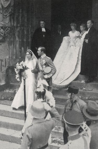 La princesse Sibylla de Saxe-Cobourg et Gotha et le prince Gustaf Adolf de Suède, le 20 octobre 1932, jour de leur mariage religieux à Gotha