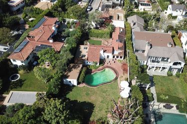 Vue aérienne de la dernière demeure de Marilyn Monroe dans le quartier de Brentwood, à Los Angeles, le 7 septembre 2023.