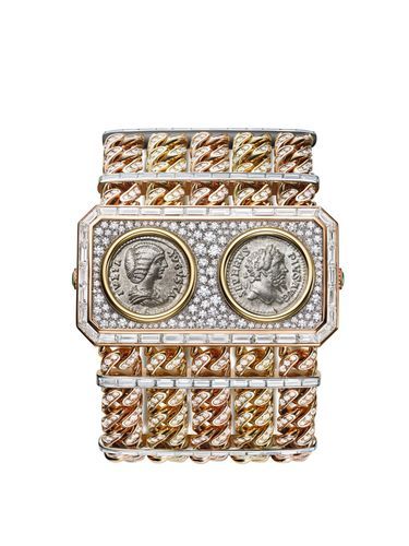 Ce modèle Monete de Bulgari en or rose et diamants est orné de deux pièces antiques.