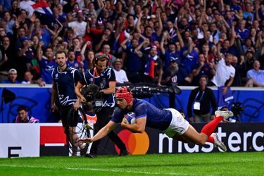Louis Bielle-Biarrey marque un essai salvateur en coupe du monde contre l'Uruguay le Jeudi 14 septembre au Stade Pierre-Mauroy.