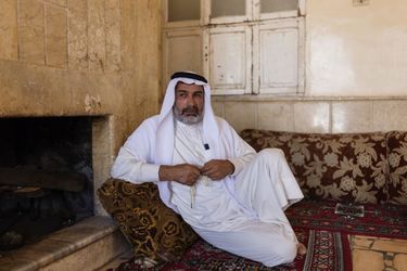Le cheikh Huwaidi Shalash, chef de la tribu Al-Afalda, réintègre des familles du camp d’Al-Hol dans leurs villages d’origine ou à Raqqa, et peut s’en porter garant. Il ne cache pas son soutien à Daech.
