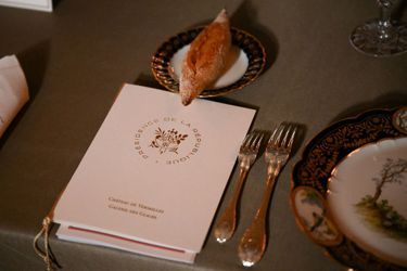 La table dressée pour le dîner d'Etat donné en l'honneur du roi Charles III.
