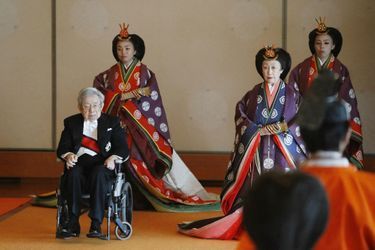 La princesse Akiko du Japon (derrière à gauche) lors de la cérémonie d’intronisation de son petit cousin l’empereur Naruhito, le 22 octobre 2019
