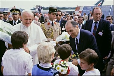 Jean-Paul II à Tarbes, avec François Mitterrand, en 1984.