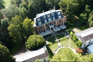 Après le départ de TF1, le château devient la cible d'amateurs d'urbex. Les dégâts s'élèvent à des centaines de milliers d'euros d'après le propriétaire actuel.