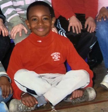 All'età di otto anni, all'École Saint-Exupéry di Villemble (Seine-Saint-Denis).  Durante una gita scolastica per osservare le stelle con il telescopio, è nata la sua carriera.