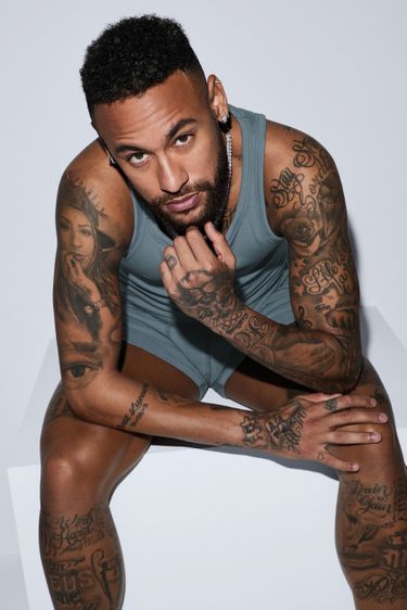 Footballer Neymar became a miniature shadow for an advertising campaign for the Skims Men line.