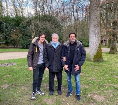 Le 8 novembre 2021, Alain Delon fête ses 86 ans, entouré de ses deux garçons.