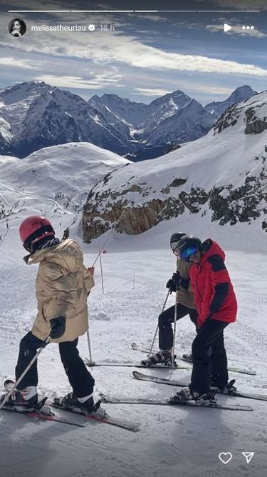 Jamel Debbouze et ses enfants, Léon et Lila, en vacances au ski, le 17 février 2024 sur Instagram.