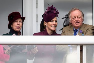 Andrew Parker Bowles avec son amie de longue date la princesse Anne et la fille de celle-ci, Zara Tindall, dont il est le parrain, le 13 mars 2019