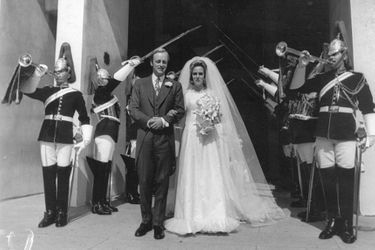 Andrew Parker Bowles et Camilla Shand, le 4 juillet 1973, jour de leur mariage