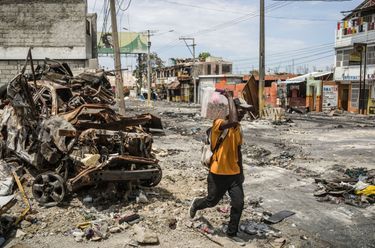 Â© Corentin Fohlen/ Divergence. Port-au-Prince, Haiti. 16 mars 2024. La zone de Delmas 18, bloquee la veille par le gang G9 et delogee durant la nuit par la police.