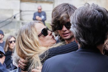 Karen Mulder, Diego Le Fur - Sortie des obsÃ¨ques de Jean-Yves Le Fur en l'Ã©glise Saint-Roch Ã  Paris, le 6 avril 2024. Â© Cyril Moreau-Dominique Jacovides/Bestimage Funeral ceremony for French businessman Jean-Yves Le Fur at Saint Roch Church in Paris, France on April 6, 2024. Jean-Yves Le Fur was a businessman invested in the world of media, died at the age of 59 due to pancreatic cancer. He was former fiance of Princess Stephanie of Monaco and has a son, Diego with French actress and director Maiwenn, and was K.Mossâs godfather at her wedding to J.Hince.