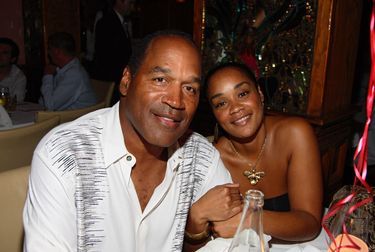 OJ Simpson et sa fille Arnelle dans un restaurant à Miami, en Floride, le 20 juin 2007.